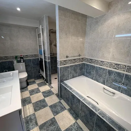Maison Familiale Proche & Golf Casteljaloux Βίλα *